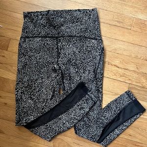 Lululemon animal print cropped legging